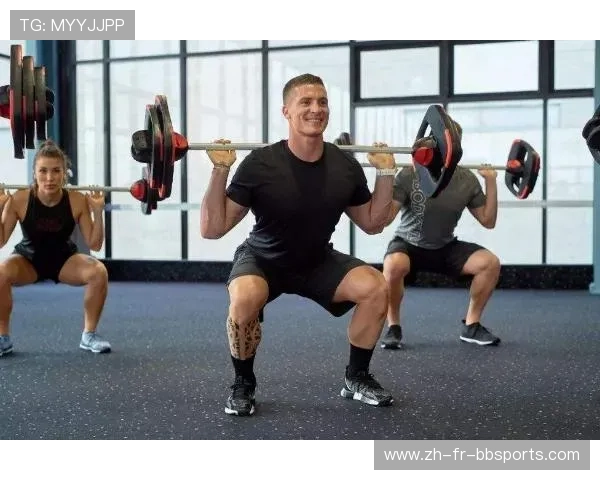 高效塑腿：健身器材组合训练打造强健大腿肌肉